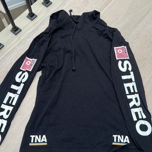 aritzia TNA long sleeve. worn few times. great quality